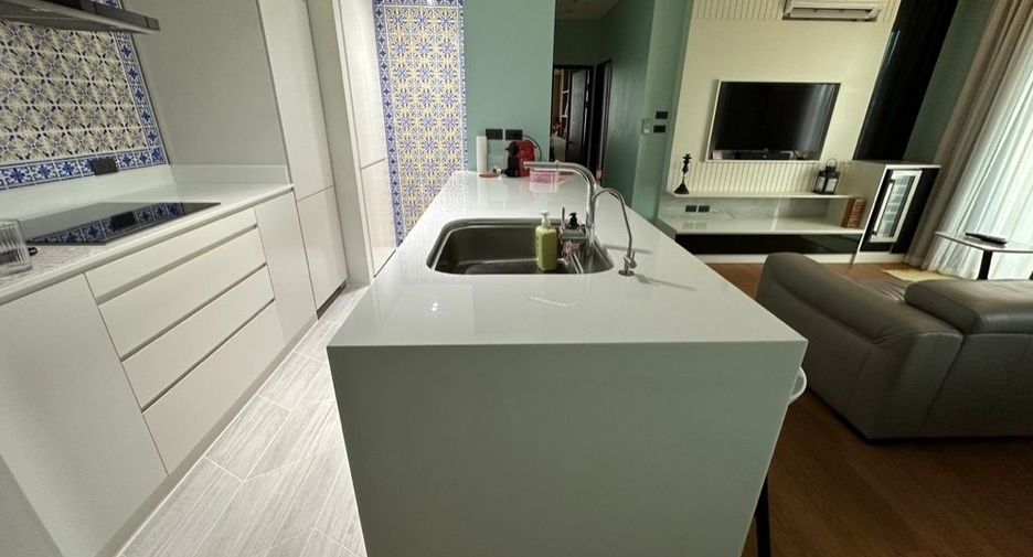 For rent 2 bedrooms condo in Khlong San, Bangkok