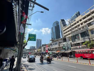 For rent 3 bedrooms retail Space in Watthana, Bangkok