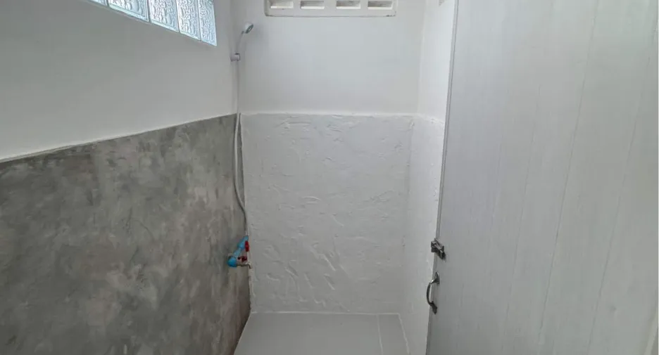 Gewerbefläche zur Miete mit 3 Zimmer in Watthana, Bangkok