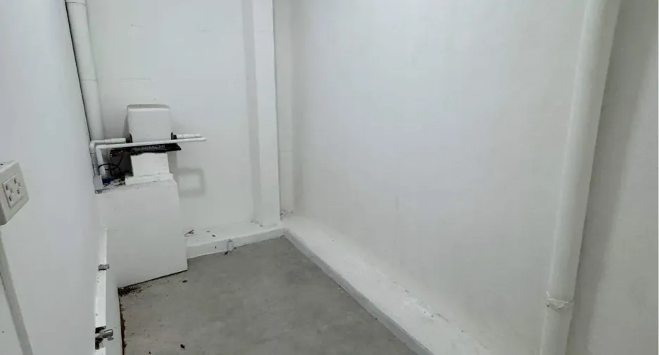 Gewerbefläche zur Miete mit 3 Zimmer in Watthana, Bangkok