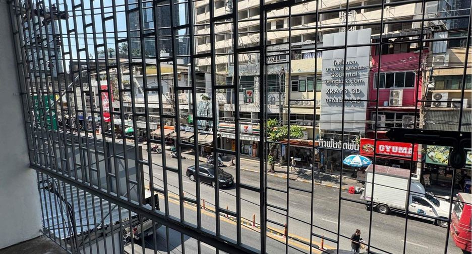 Gewerbefläche zur Miete mit 3 Zimmer in Watthana, Bangkok