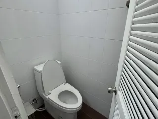 For rent 3 bedrooms retail Space in Watthana, Bangkok