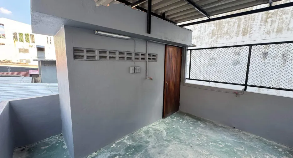 Gewerbefläche zur Miete mit 3 Zimmer in Watthana, Bangkok