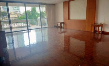 For rent 3 bedrooms condo in Khlong Toei, Bangkok