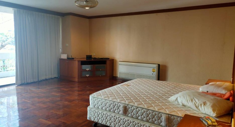 For rent 3 bedrooms condo in Khlong Toei, Bangkok