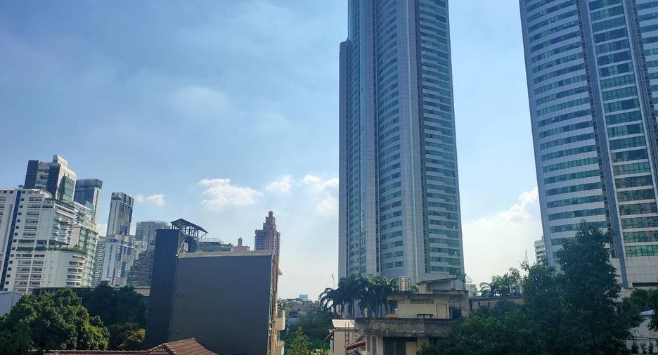For rent 3 bedrooms condo in Khlong Toei, Bangkok
