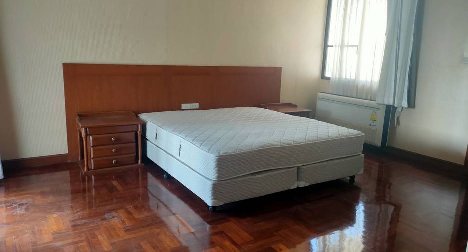 For rent 3 bedrooms condo in Khlong Toei, Bangkok