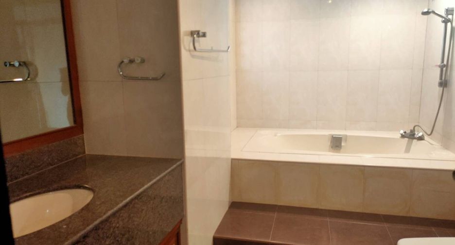 For rent 3 bedrooms condo in Khlong Toei, Bangkok