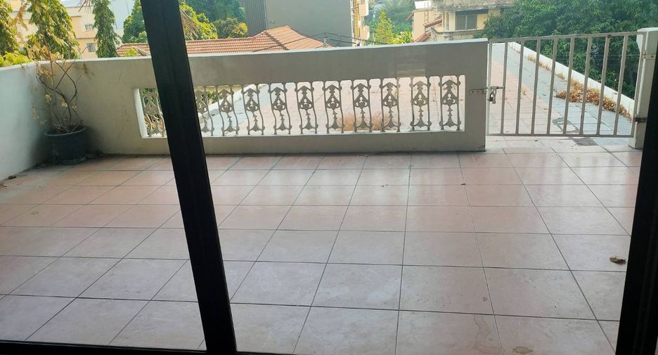 For rent 3 bedrooms condo in Khlong Toei, Bangkok