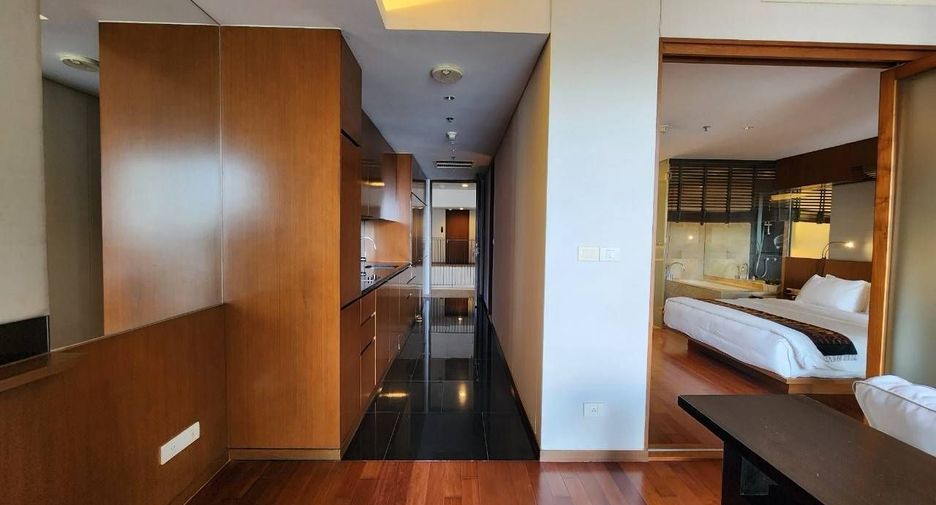 For rent 1 bed condo in Pathum Wan, Bangkok
