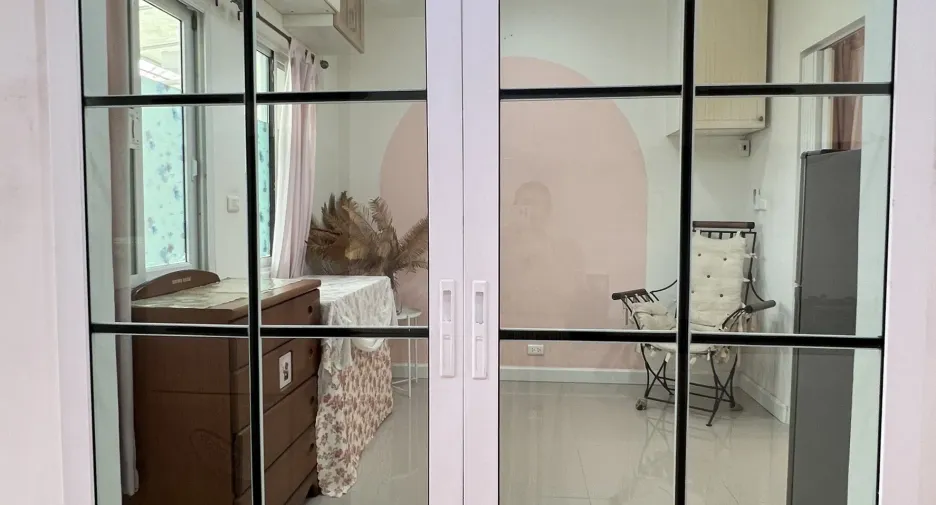 出租 3 卧室 独立屋 在 Lat Krabang, 曼谷