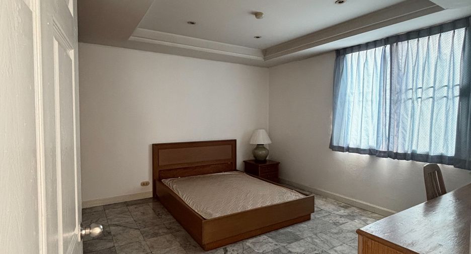 For rent 3 bedrooms apartment in Sathon, Bangkok