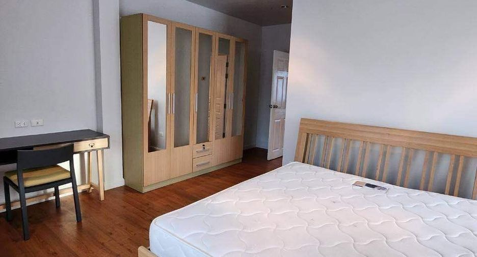 Haus zur Miete mit 4 Zimmer in Bang Khae, Bangkok