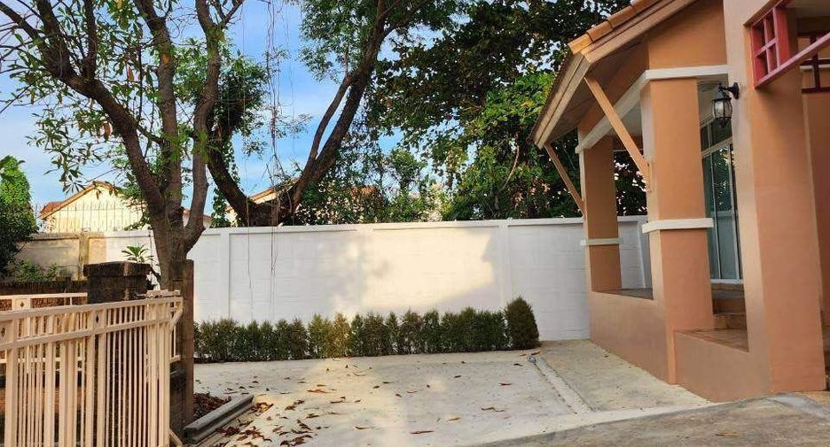 Haus zur Miete mit 4 Zimmer in Bang Khae, Bangkok