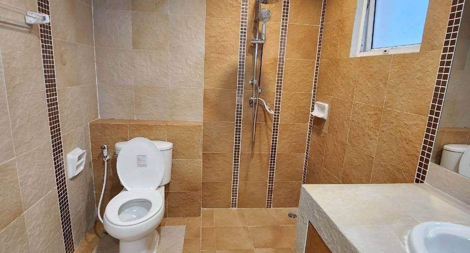 Haus zur Miete mit 4 Zimmer in Bang Khae, Bangkok