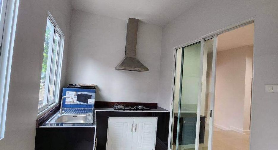 Haus zur Miete mit 4 Zimmer in Bang Khae, Bangkok