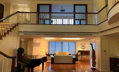 À louer 4 chambres condo à Khlong Toei, Bangkok