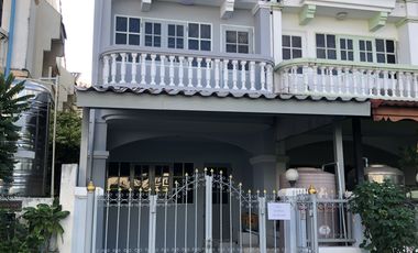 For rent 3 bedrooms townhouse in Bangkok Noi, Bangkok