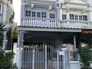 For rent 3 bedrooms townhouse in Bangkok Noi, Bangkok