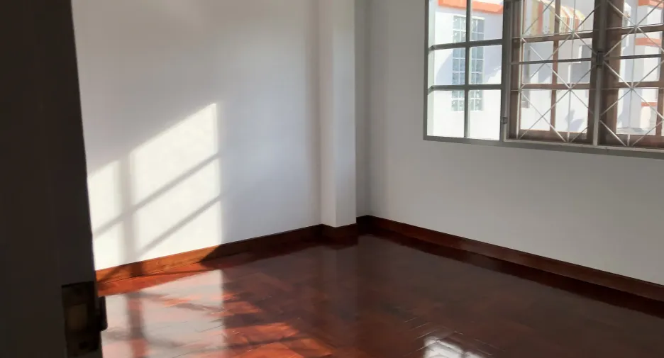 For rent 3 bedrooms townhouse in Bangkok Noi, Bangkok