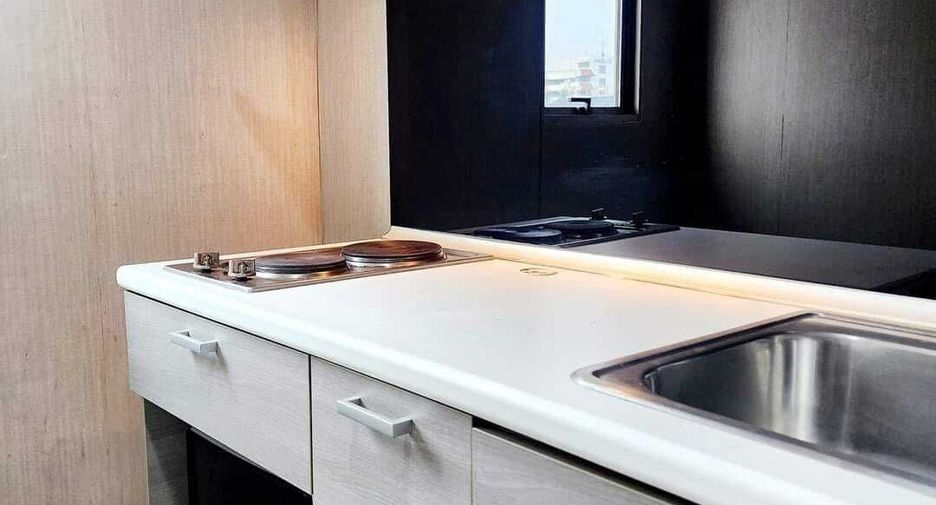For rent 2 bedrooms condo in Huai Khwang, Bangkok
