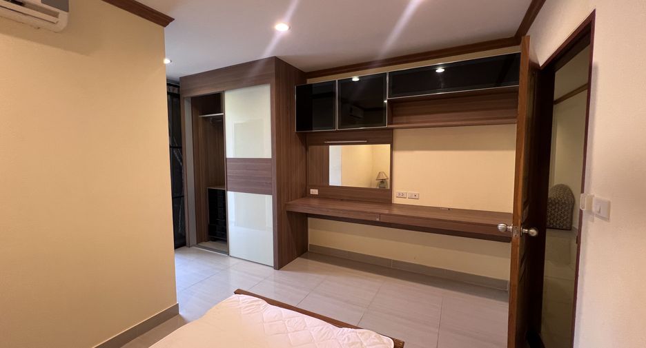 For rent 3 bedrooms condo in Watthana, Bangkok