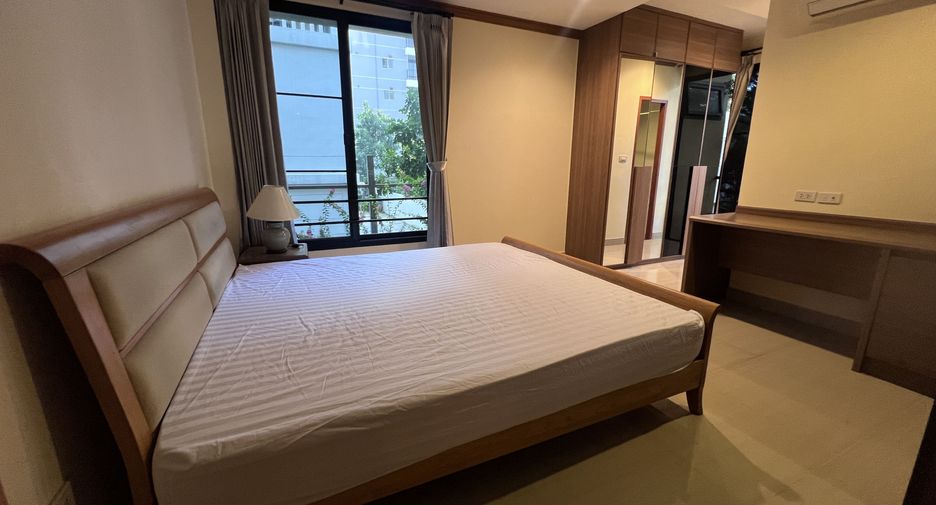 For rent 3 bedrooms condo in Watthana, Bangkok