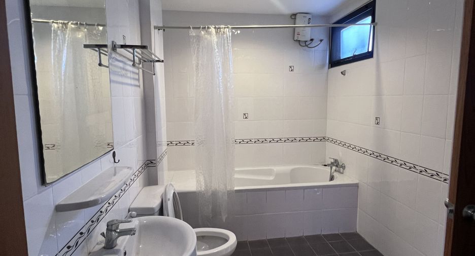For rent 3 bedrooms condo in Watthana, Bangkok
