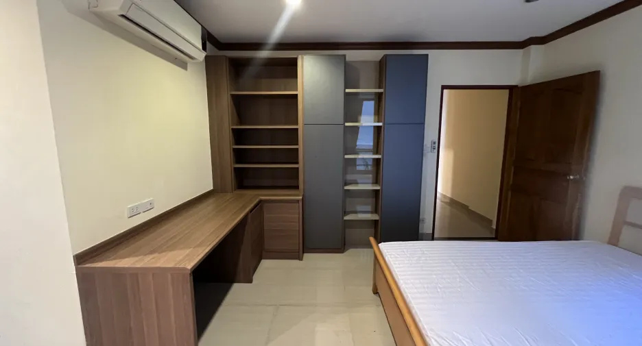 For rent 3 bedrooms condo in Watthana, Bangkok