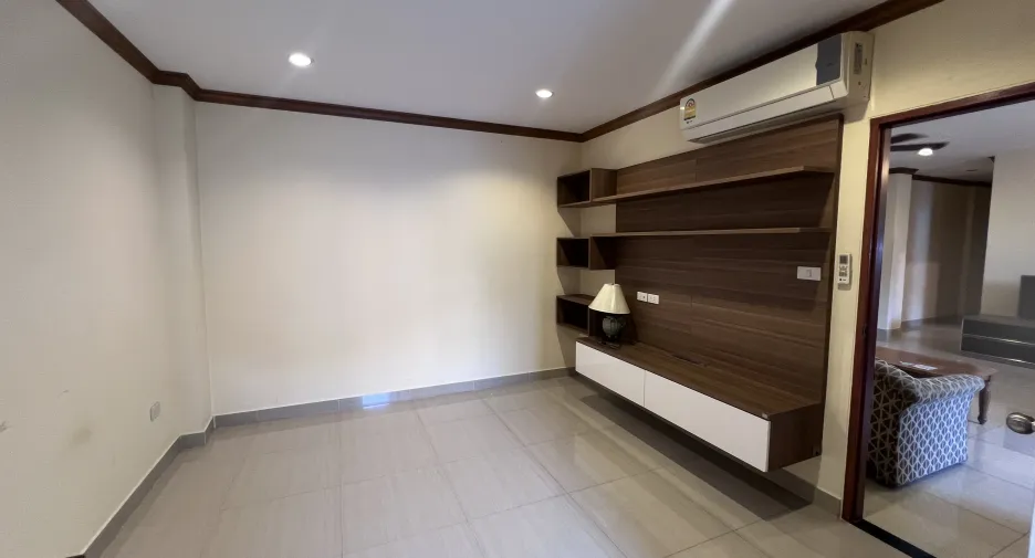For rent 3 bedrooms condo in Watthana, Bangkok