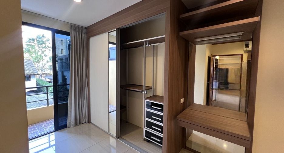 For rent 3 bedrooms condo in Watthana, Bangkok