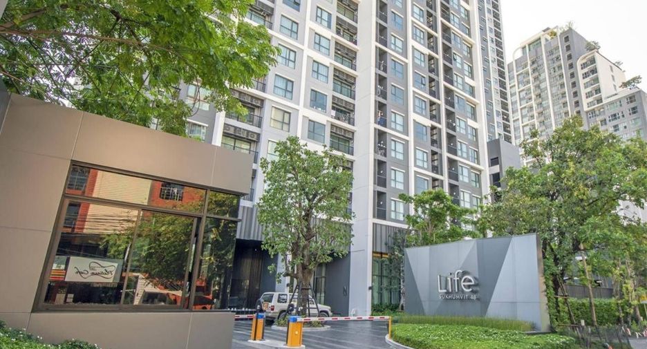 For rent 2 bedrooms condo in Khlong Toei, Bangkok