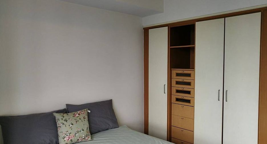For rent 3 bedrooms condo in Yan Nawa, Bangkok