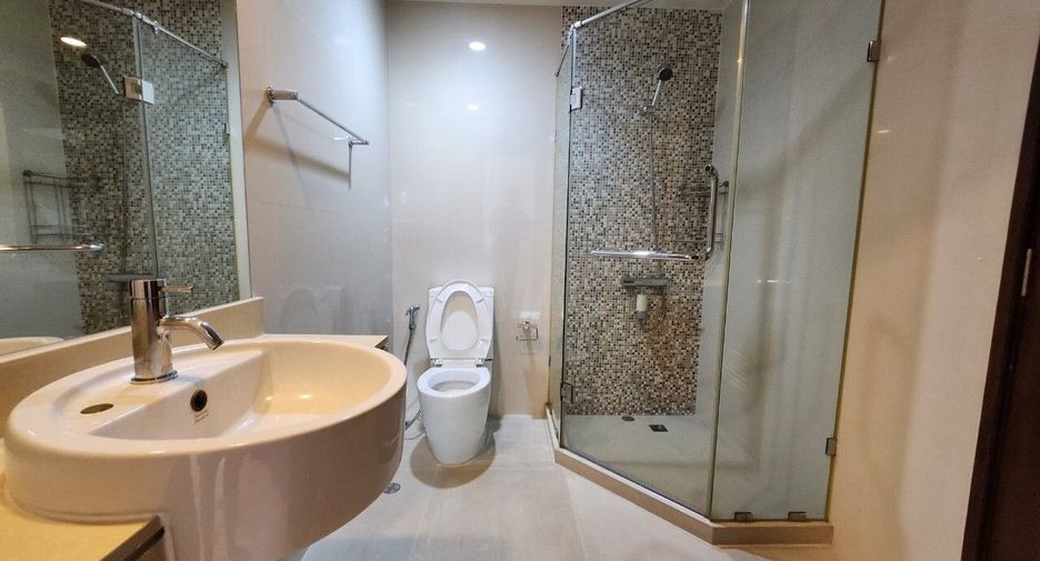 For rent 2 bedrooms condo in Pathum Wan, Bangkok