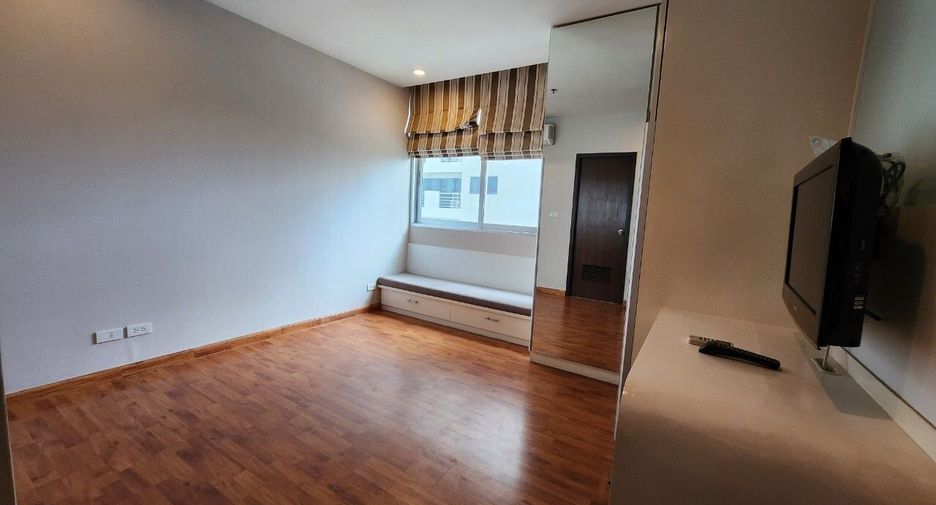 For rent 2 bedrooms condo in Pathum Wan, Bangkok