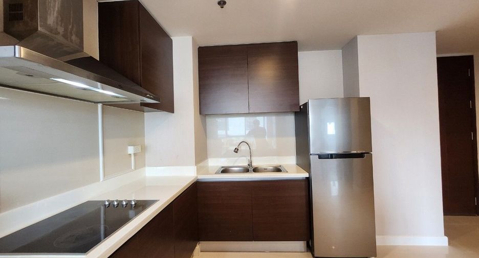 For rent 2 bedrooms condo in Pathum Wan, Bangkok