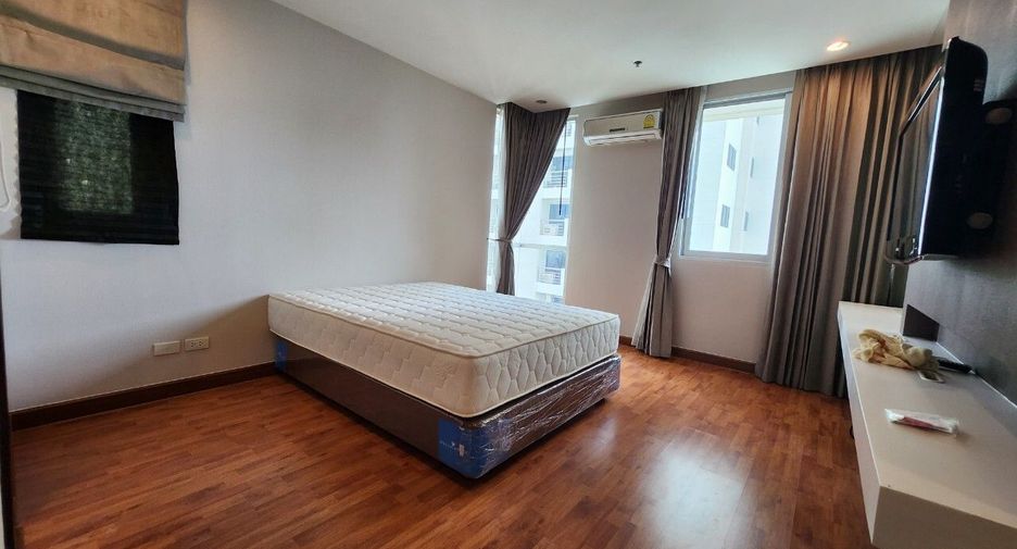 For rent 2 bedrooms condo in Pathum Wan, Bangkok