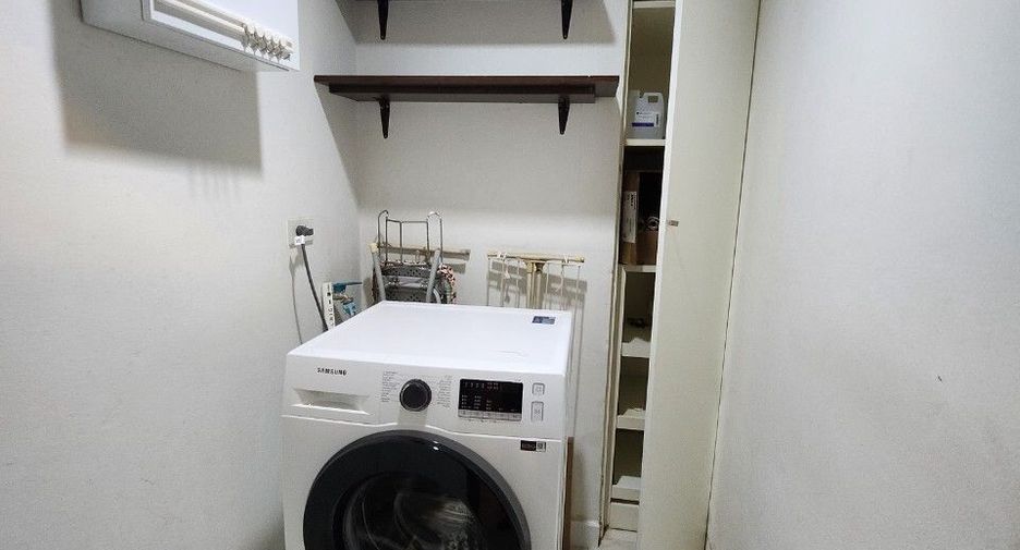 For rent 2 bedrooms condo in Pathum Wan, Bangkok