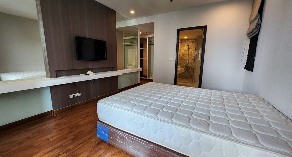 For rent 2 bedrooms condo in Pathum Wan, Bangkok