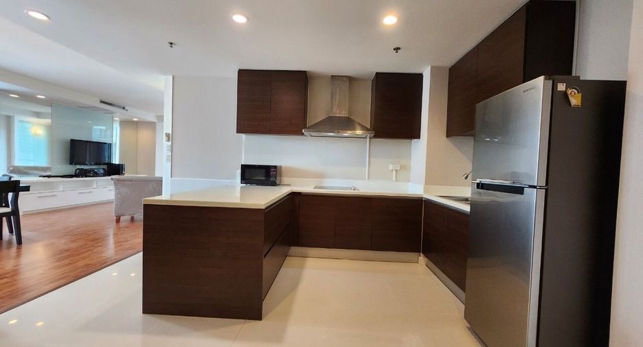 For rent 2 bedrooms condo in Pathum Wan, Bangkok