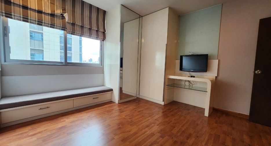 For rent 2 bedrooms condo in Pathum Wan, Bangkok