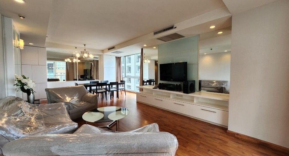 For rent 2 bedrooms condo in Pathum Wan, Bangkok