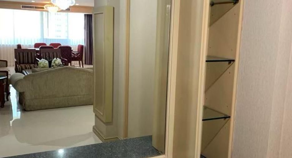 For rent 3 bedrooms condo in Watthana, Bangkok