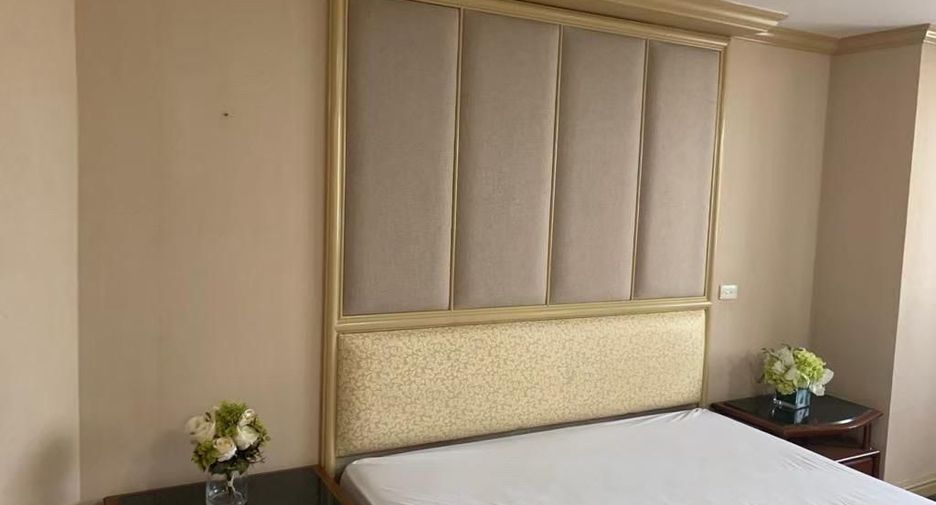 For rent 3 bedrooms condo in Watthana, Bangkok