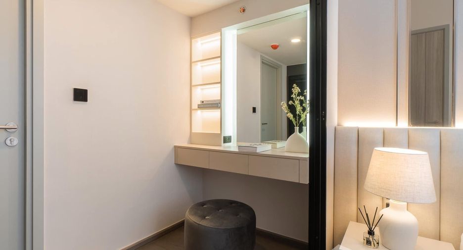 For rent 2 bedrooms condo in Bang Rak, Bangkok