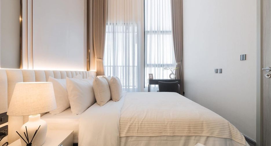 For rent 2 bedrooms condo in Bang Rak, Bangkok