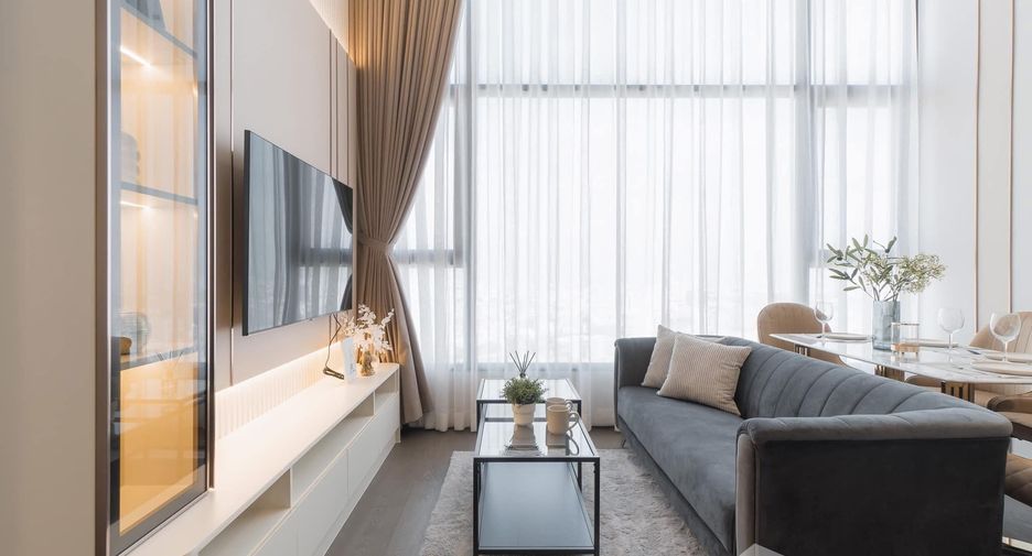 For rent 2 bedrooms condo in Bang Rak, Bangkok