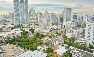 For rent 3 bedrooms condo in Khlong Toei, Bangkok