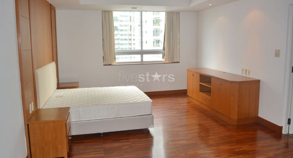 For rent 3 bedrooms condo in Khlong Toei, Bangkok