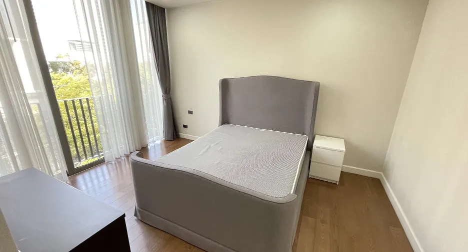 For rent 4 bedrooms townhouse in Watthana, Bangkok